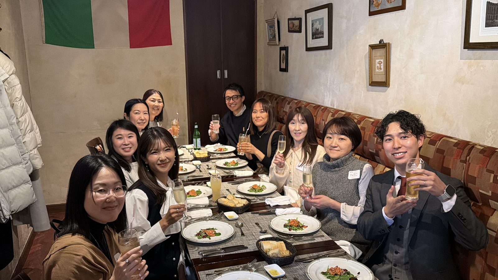 名古屋オフ会。レストランで乾杯する参加者たち